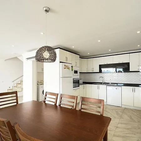 Villa Roza 3 *